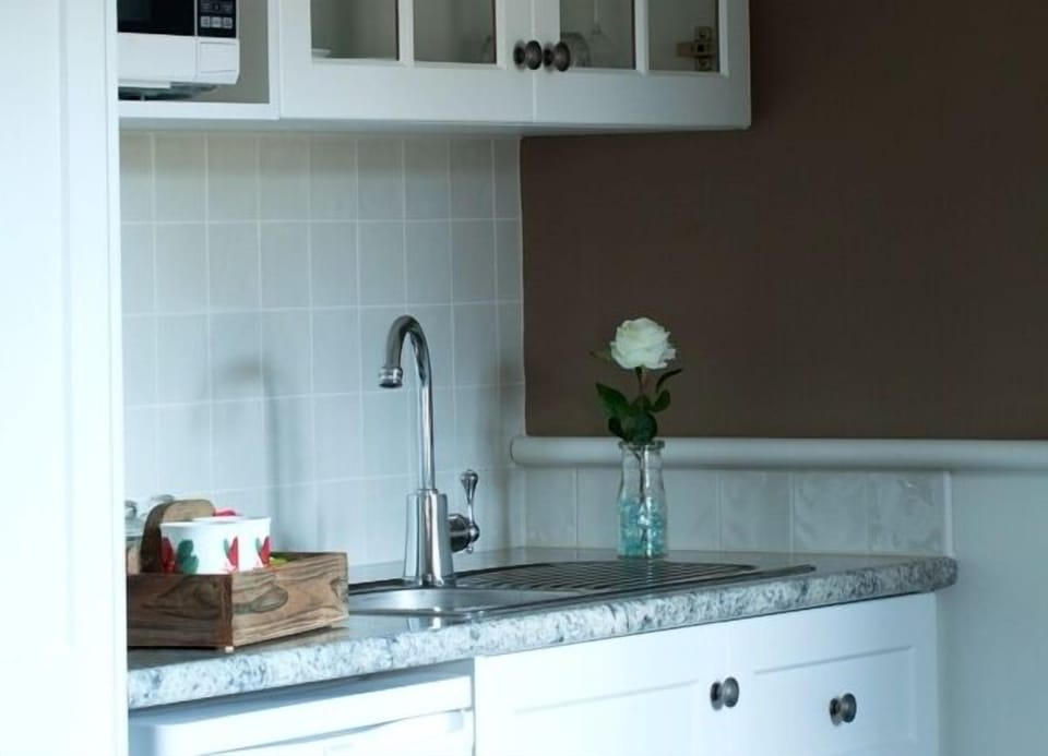 Country Cottage | Private kitchenette | Fridge, microwave, electric kettle, toaster