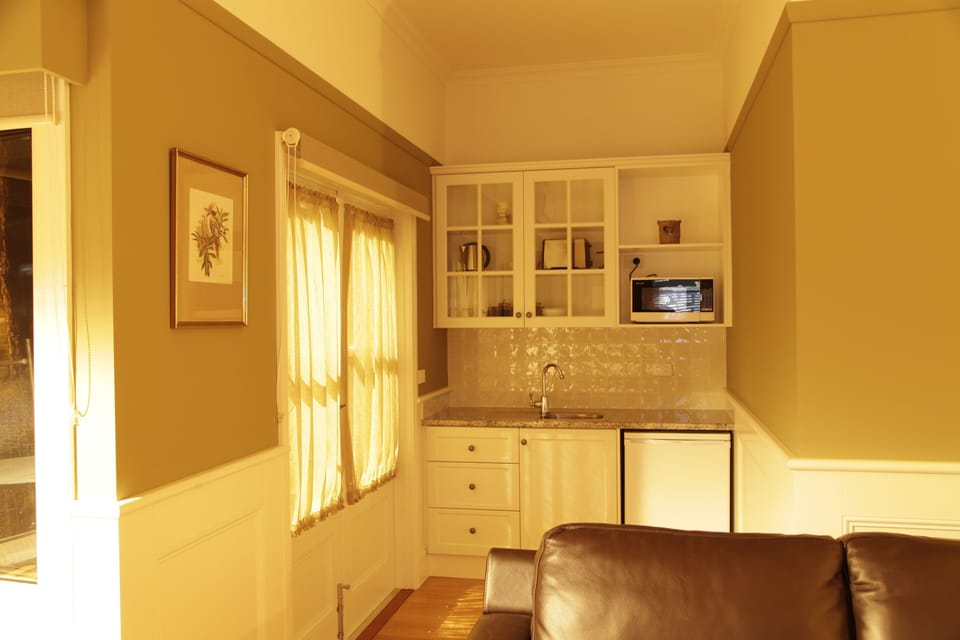 Botanica Cottage | Private kitchen | Fridge, microwave, electric kettle, toaster