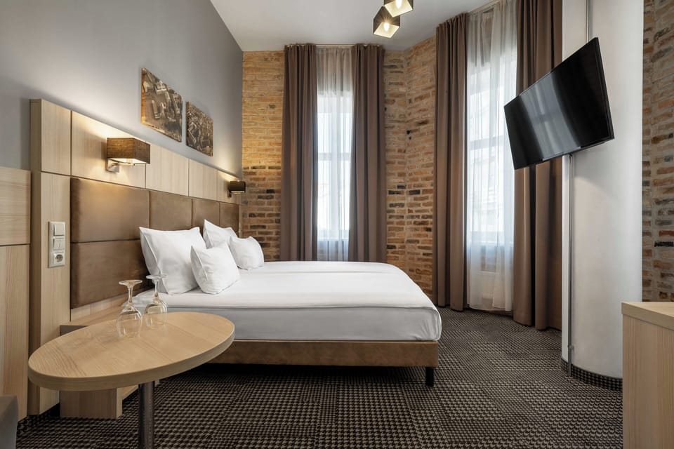 Pillowtop beds, minibar, in-room safe, desk