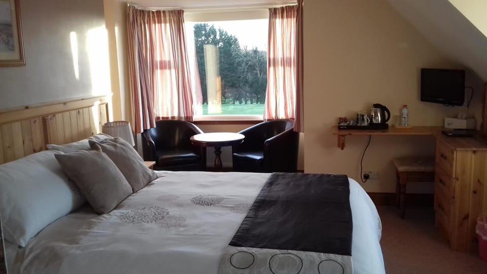 Desk, blackout drapes, iron/ironing board, free WiFi