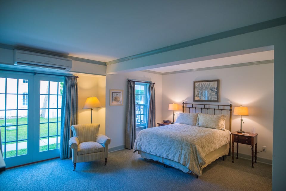Superior Room, 1 Queen Bed | Premium bedding, individually decorated, soundproofing