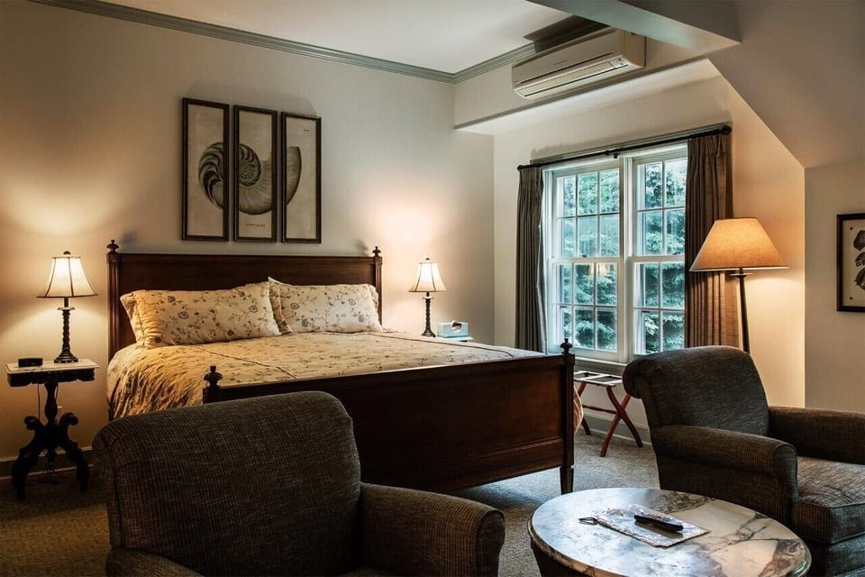 Superior Room, 1 King Bed | Premium bedding, individually decorated, soundproofing