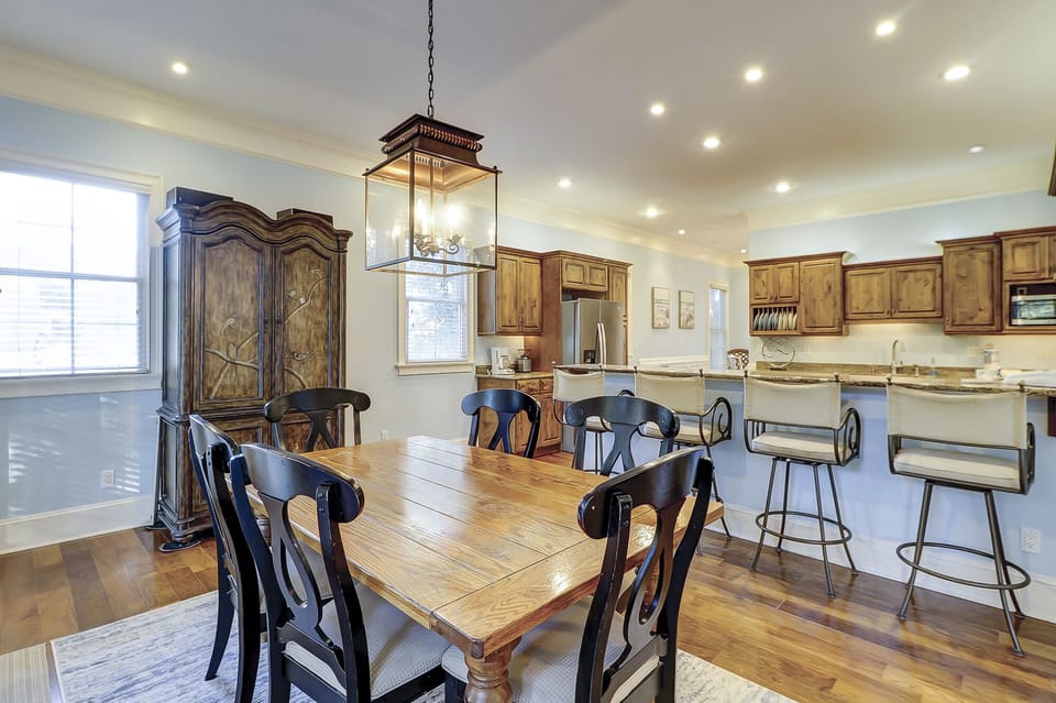 Kitchen Eating Area