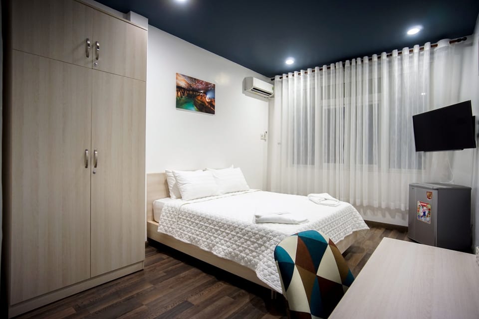 Executive Premier Room | Minibar, in-room safe, desk, soundproofing