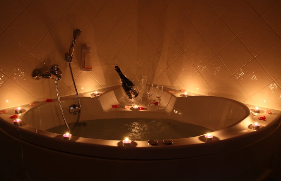 Romantic Double Room | Jetted tub