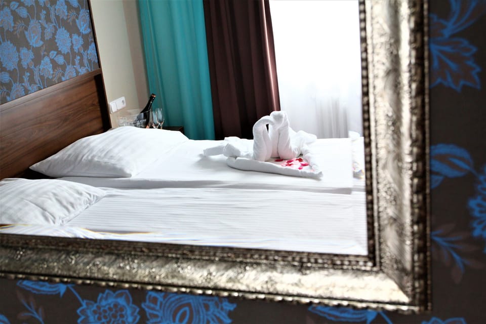Romantic Double Room | Desk, laptop workspace, blackout drapes, soundproofing
