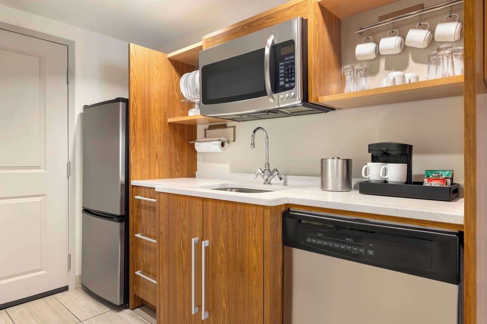 Studio, 1 Queen Bed | Private kitchen | Full-size fridge, microwave, dishwasher, coffee/tea maker