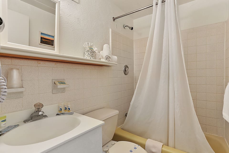 Two Room Suite Kitchenette Oceanview | Bathroom | Combined shower/tub, free toiletries, hair dryer, towels