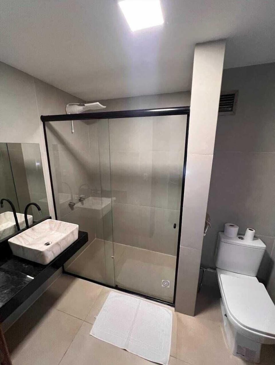 Standard Double Room | Bathroom | Shower, towels
