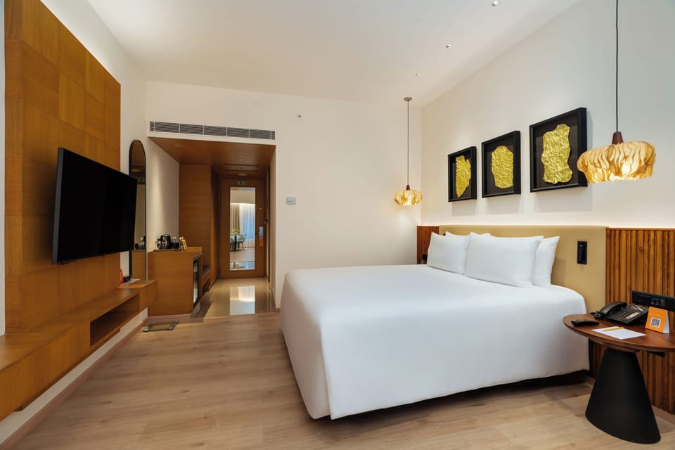 Platinum Room | In-room safe, desk, soundproofing, free WiFi