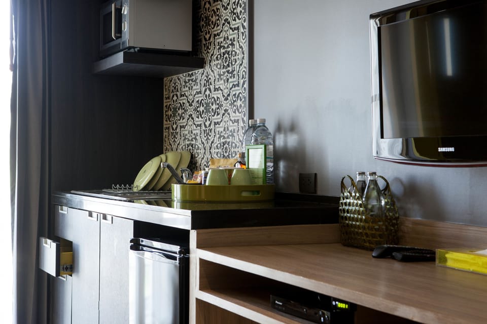 Deluxe Double Room | Microwave