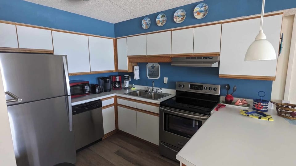 spacious, full service kitchen