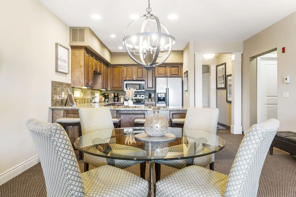 Large Dining Table With Plenty Of Seating At The Island