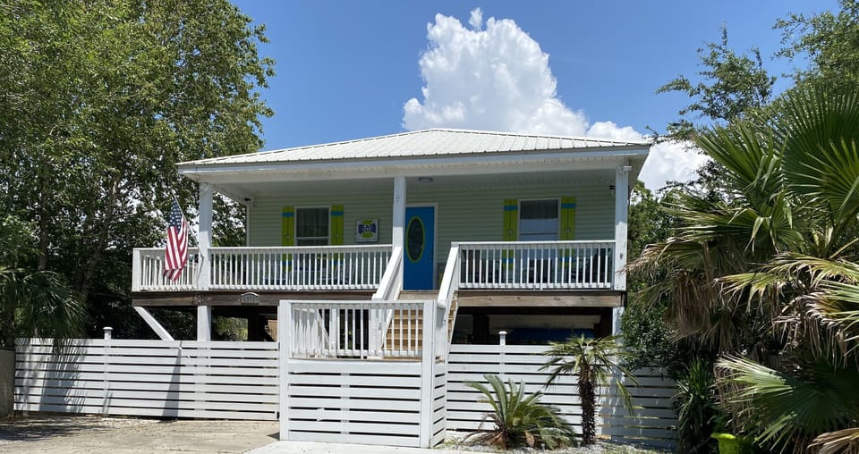 Palm View Beach House is one block from the Gulf with water view
