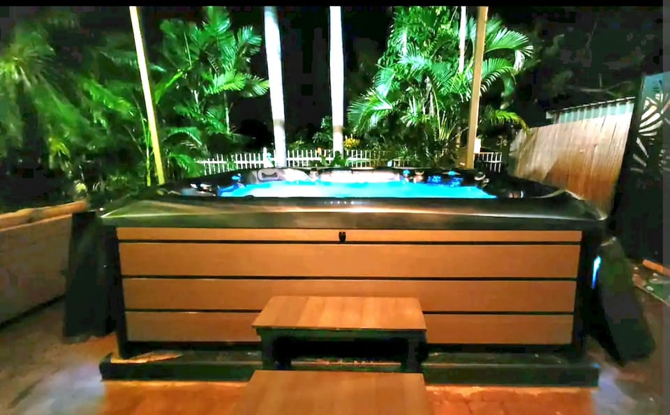 Outdoor spa tub