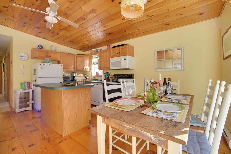 Dining Area | Dishware/Flatware