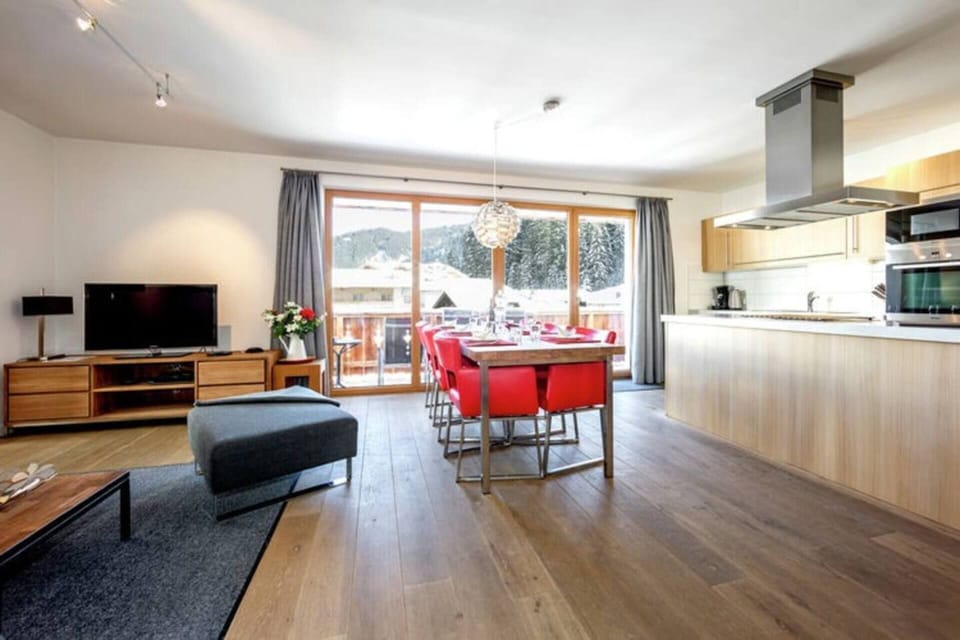 Apartment | Private kitchen | Fridge, microwave, oven, stovetop