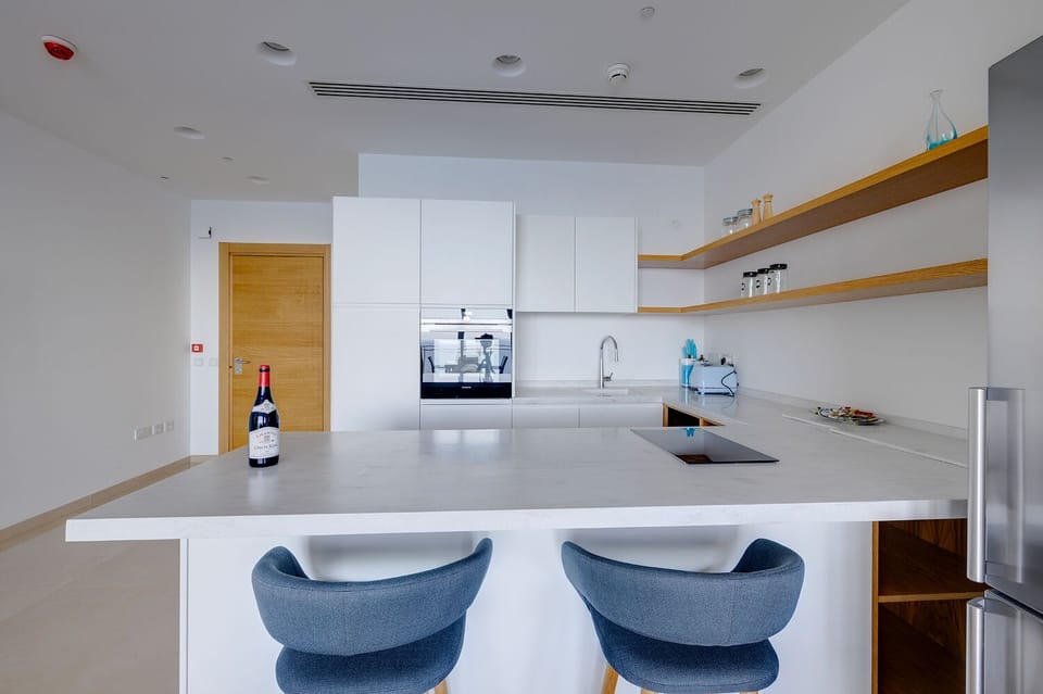 Apartment (1 Bedroom) | Private kitchen | Full-size fridge, microwave, oven, stovetop