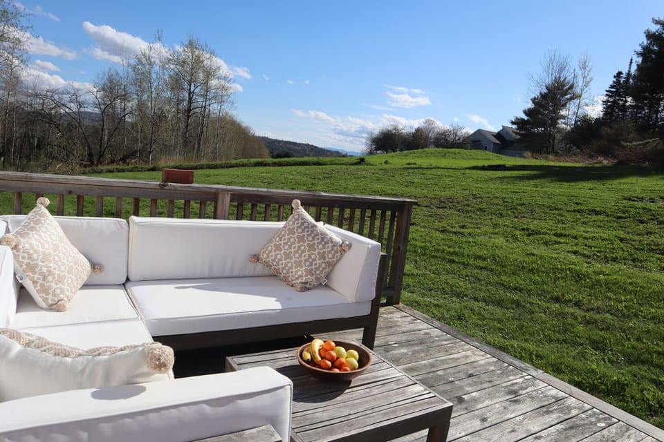 Green Mountain Views from the deck. Equipped with Gas Grill