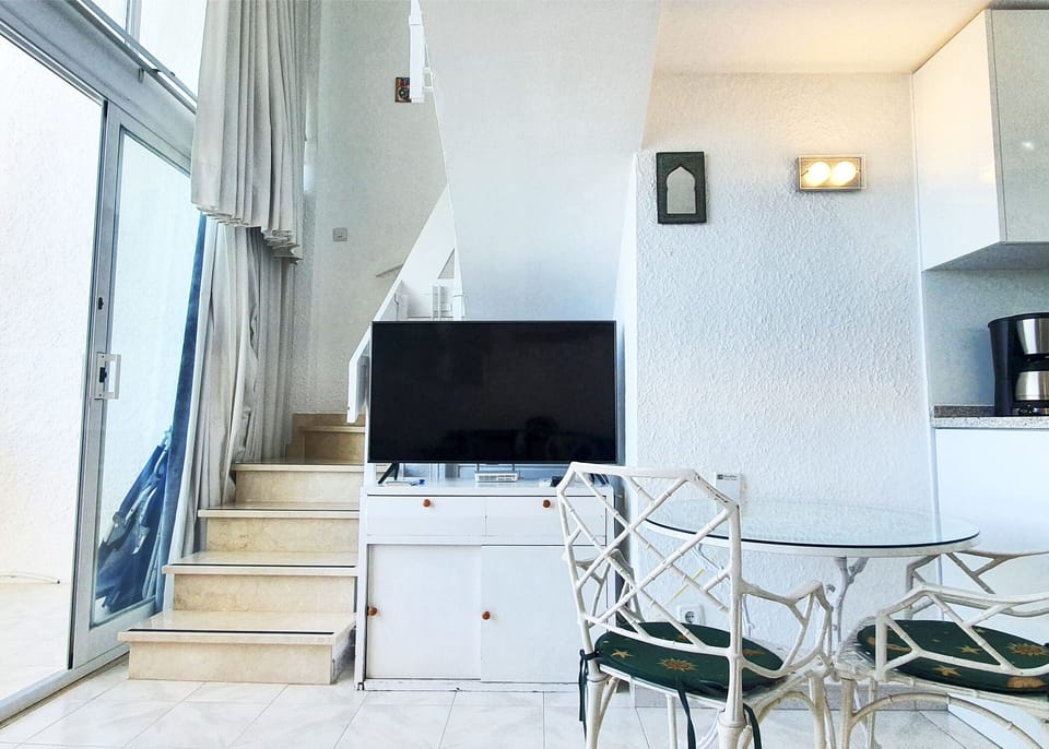 Flat-scren TV and wifi