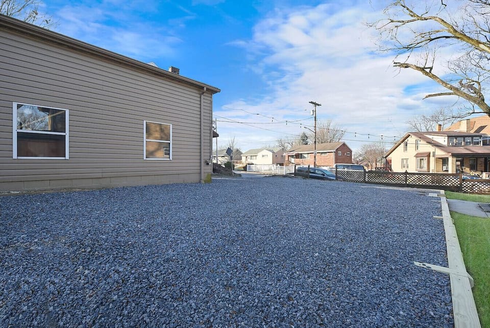 Your friendly neighborhood parking area. The entryway to the loft is just beyond the garage.