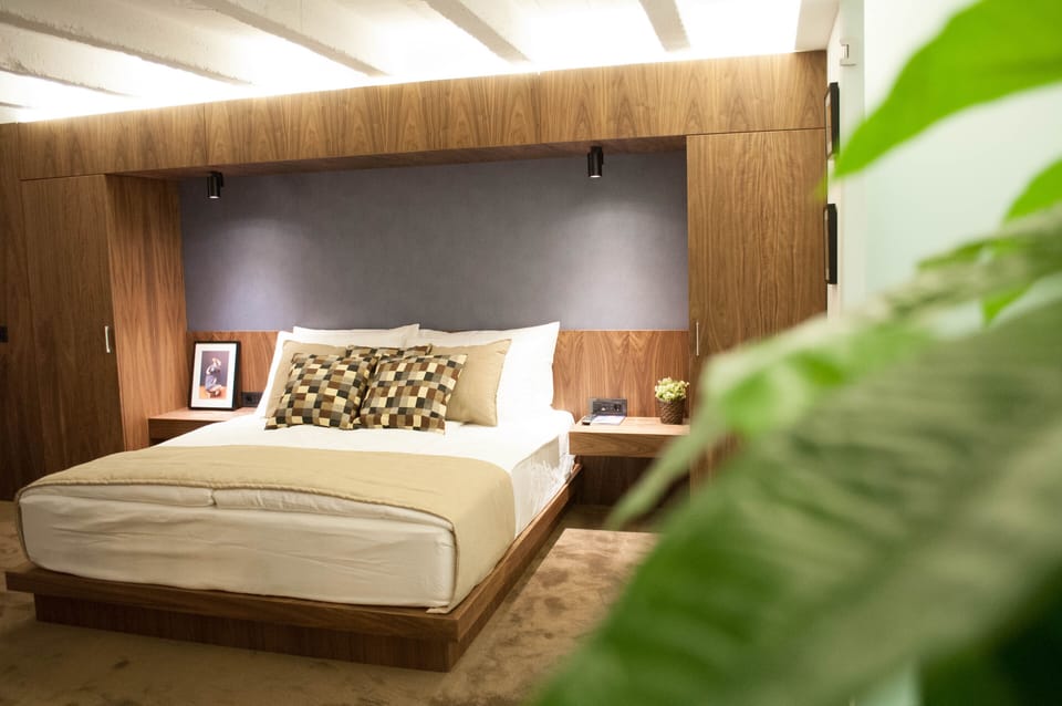 Deluxe Apartment | Egyptian cotton sheets, premium bedding, memory foam beds, minibar