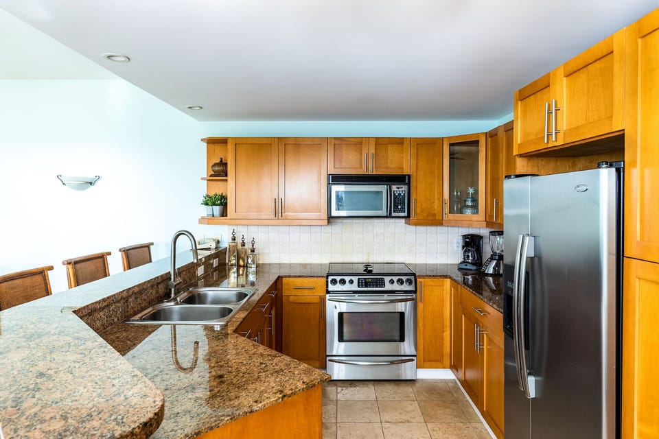 Large counter space, Full Kitchen, beach view