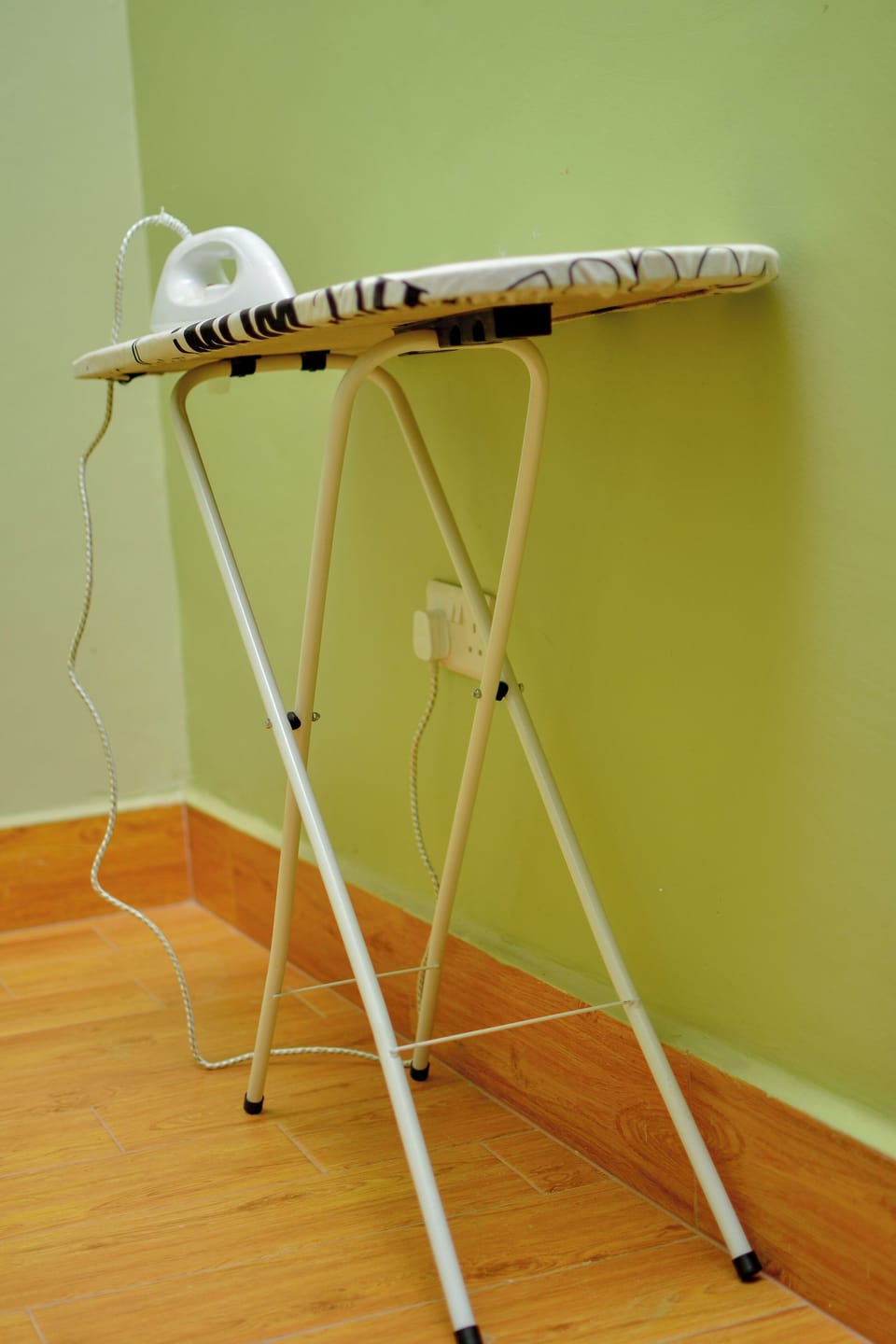 Iron/ironing board