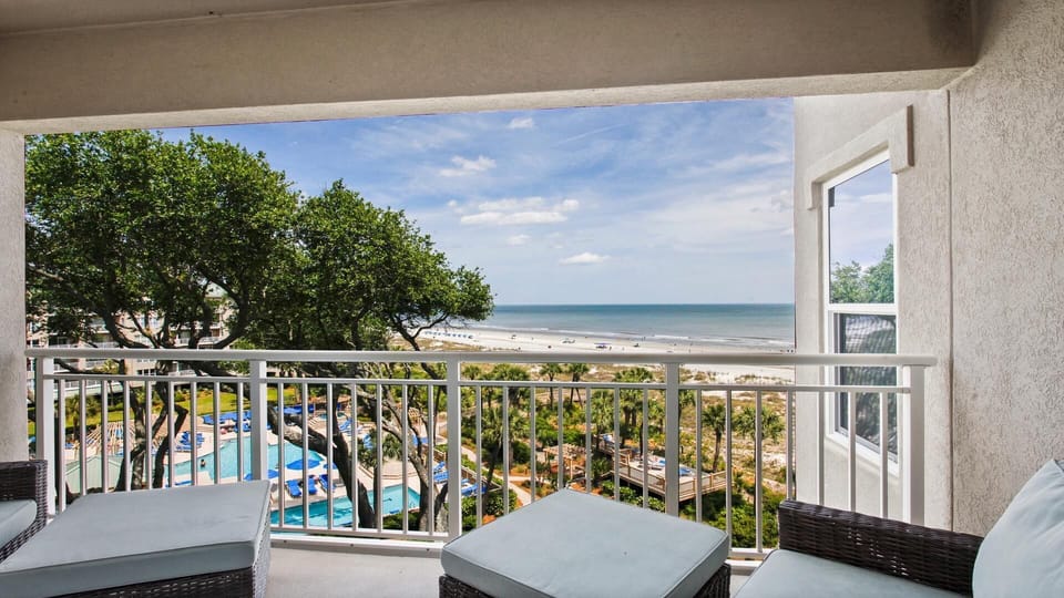 5508 Hampton Place has an Amazing Oceanfront Views