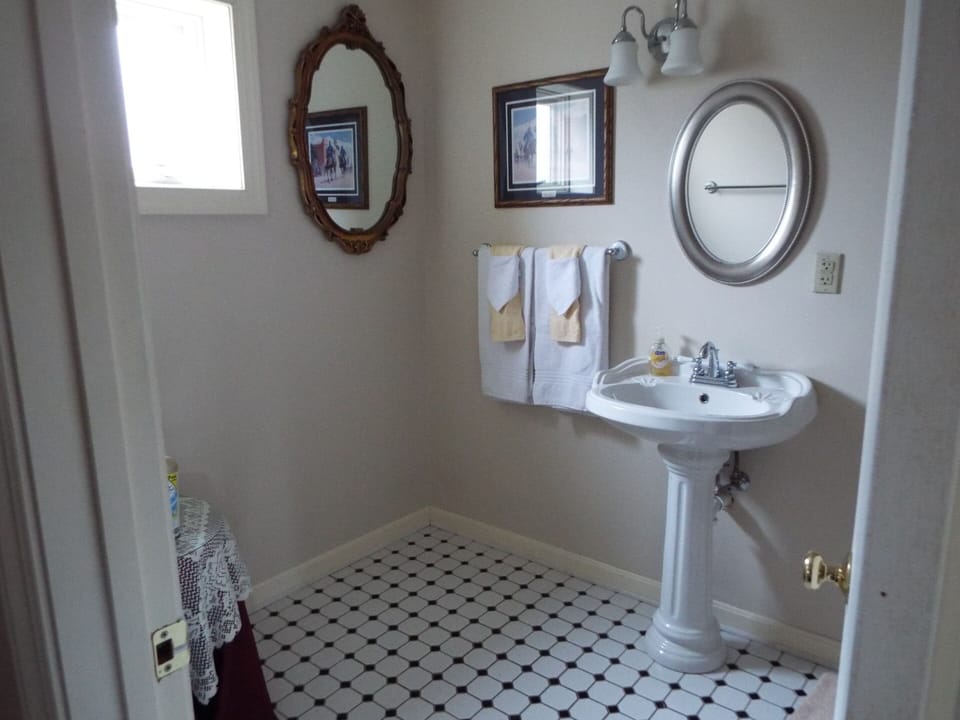 Triple Room, Ensuite, Garden View (Lydia Leister Suite)