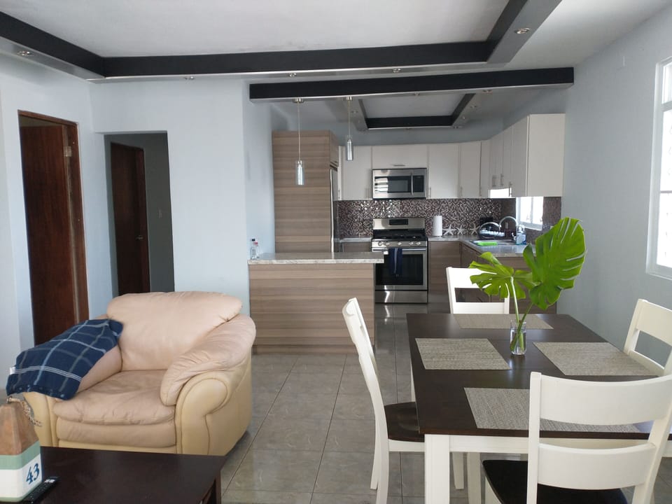 living room and dinning room with air conditioner, tv smart abd Wifi. 