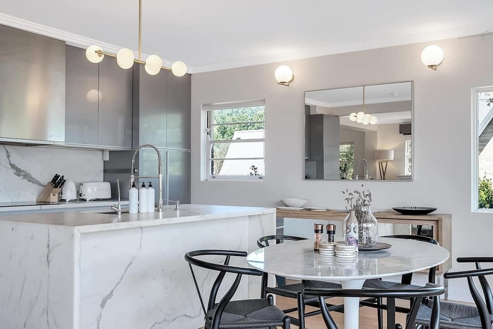 Heatherbrae I - Luxurious 3 Bed Apartment, World Class Harbour Bridge Views.
