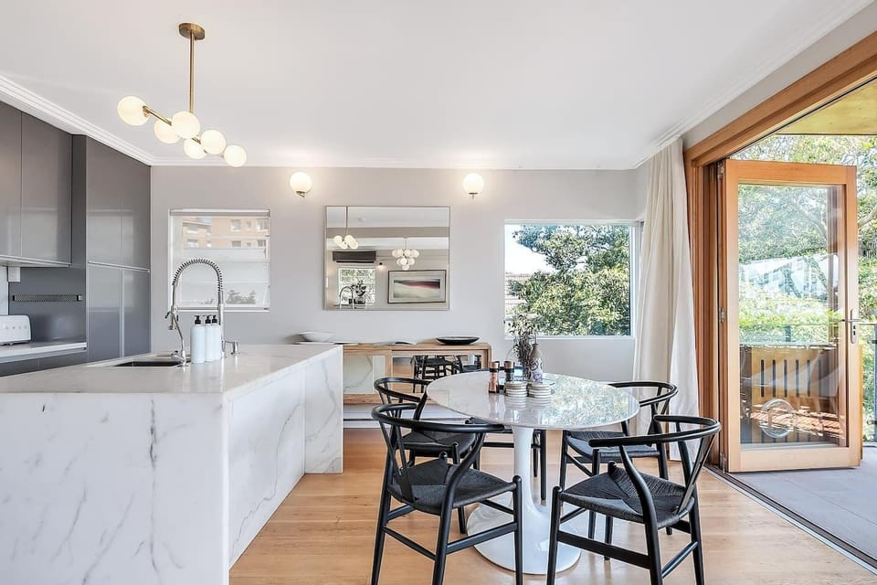 Heatherbrae I - Luxurious 3 Bed Apartment, World Class Harbour Bridge Views.