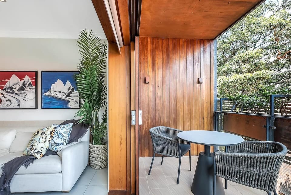 Heatherbrae II - I - Chic 2 Bed Apartment, Stunning Harbour Bridge Views. Artwork done by Mark Hangham, Sydney, gallery and curated by Margaux De Manning. Photography by Lovespace Photography, Sydney, Australia.