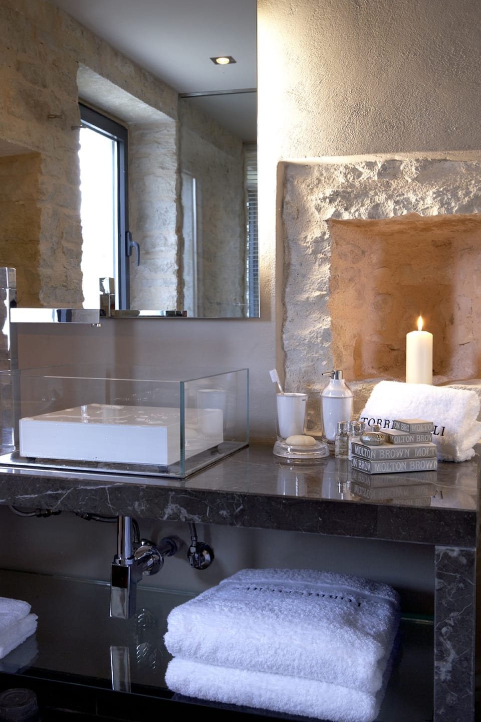 Signature Tower Suite Garden View | Bathroom | Free toiletries, hair dryer, bathrobes, slippers