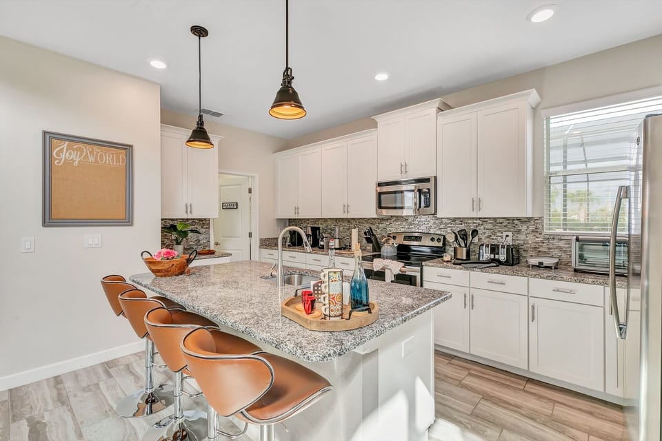 Fully equipped kitchen.
