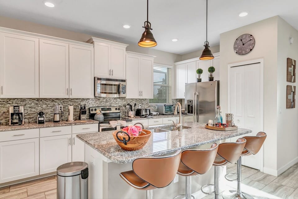 Fully equipped kitchen.