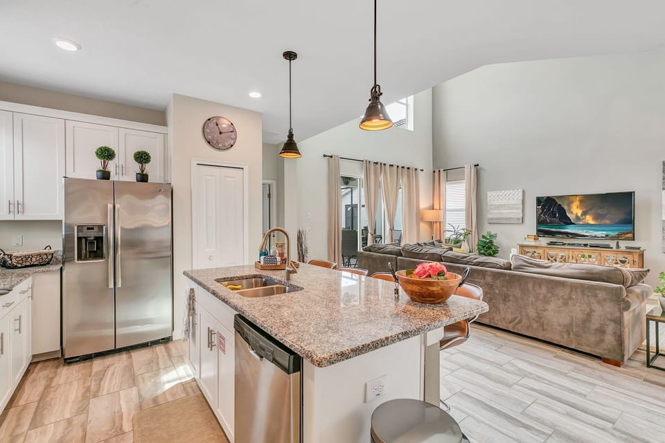 Fully equipped kitchen.