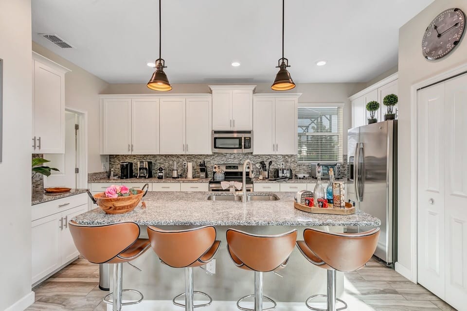 Fully equipped kitchen.