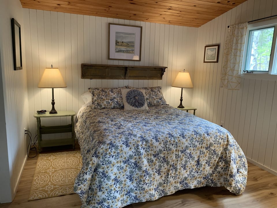 Bedroom with queen bed