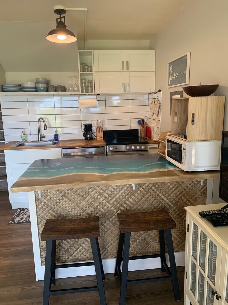 Very well stocked kitchen for all your meal prep needs