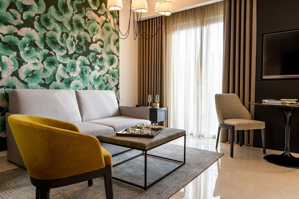 Junior Suite | Minibar, in-room safe, soundproofing, iron/ironing board