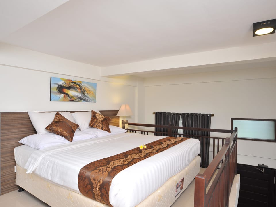 Superior Room | In-room safe, desk, free WiFi, bed sheets