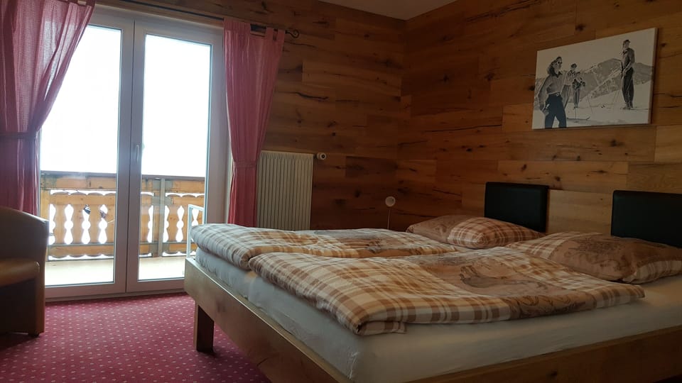 Comfort Double Room, 1 Bedroom | Premium bedding, down comforters, in-room safe, desk