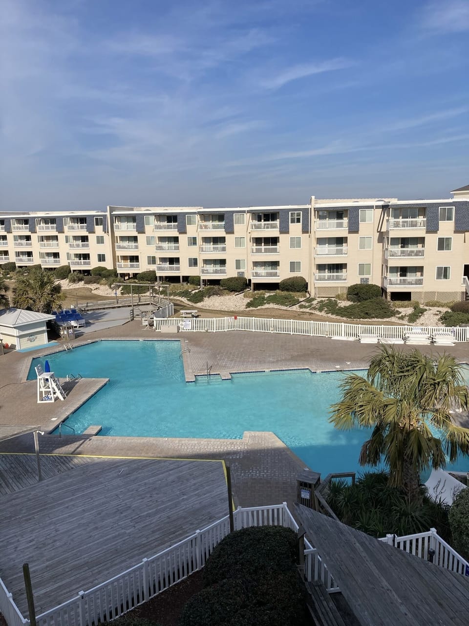 Giant outdoor pool & waterslide
with poolside summer concerts & concessions!