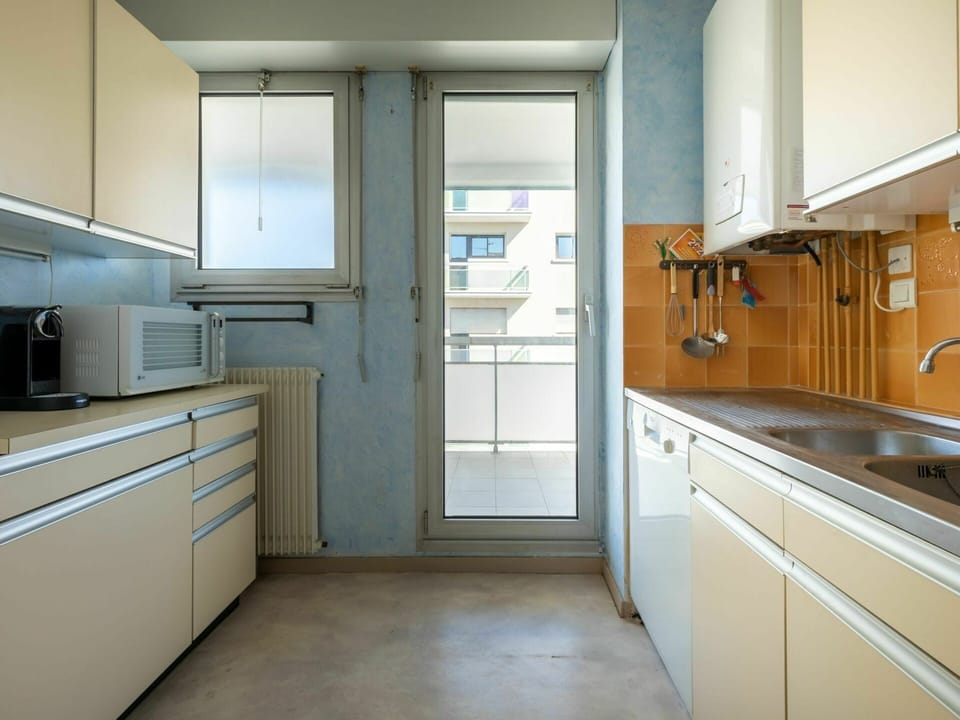 Cabinetry, Property, Furniture, Countertop, Building, Kitchen Sink, White, Kitchen Appliance, Kitchen Stove, Kitchen