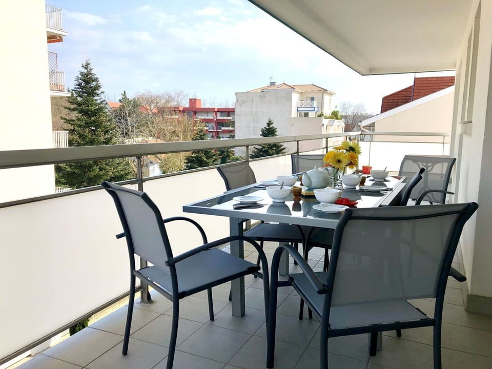 Table, Furniture, Property, Countertop, Tableware, Cabinetry, Food, Plant, Window, Chair
