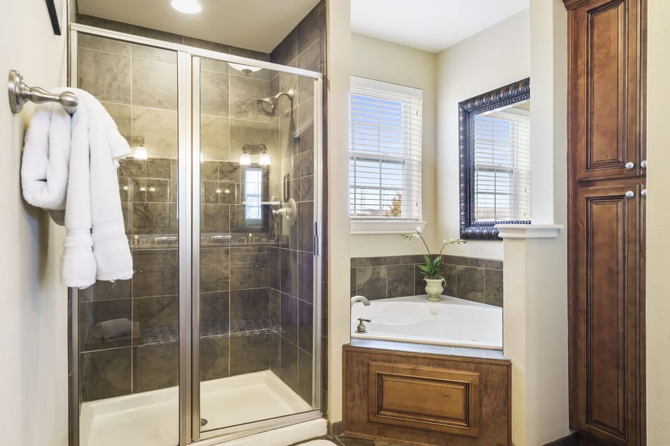 Master En-Suite Bathroom With Large, Walk In Shower 