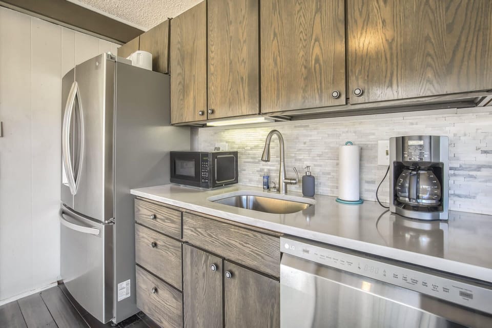 Microwave, oven, coffee/tea maker