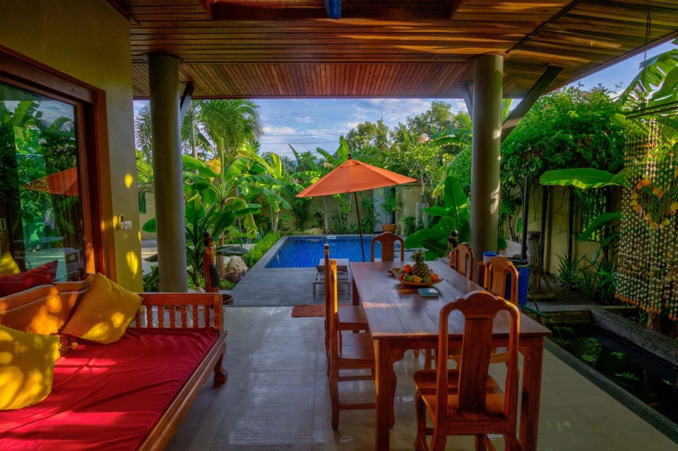 Spacious outdoor Living and Dining area 